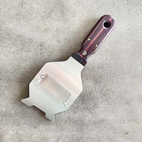 Trüffelhobel mit Holzgriff Trüffelhobel mit Holzgriff