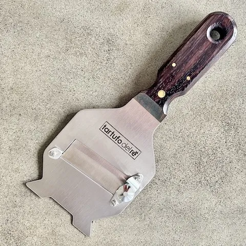 Trüffelhobel mit Holzgriff Trüffelhobel mit Holzgriff